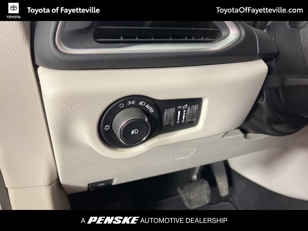 Thumbnail: 2018 Chrysler Pacifica - 28