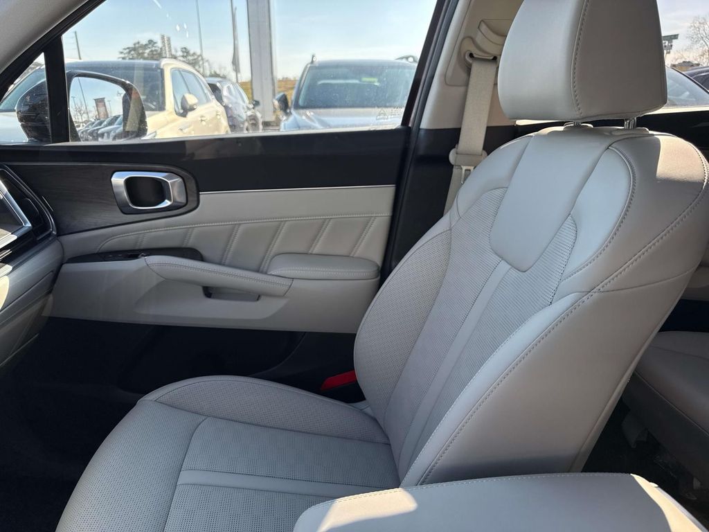 New 2025 Red Kia X-Line SX image 19