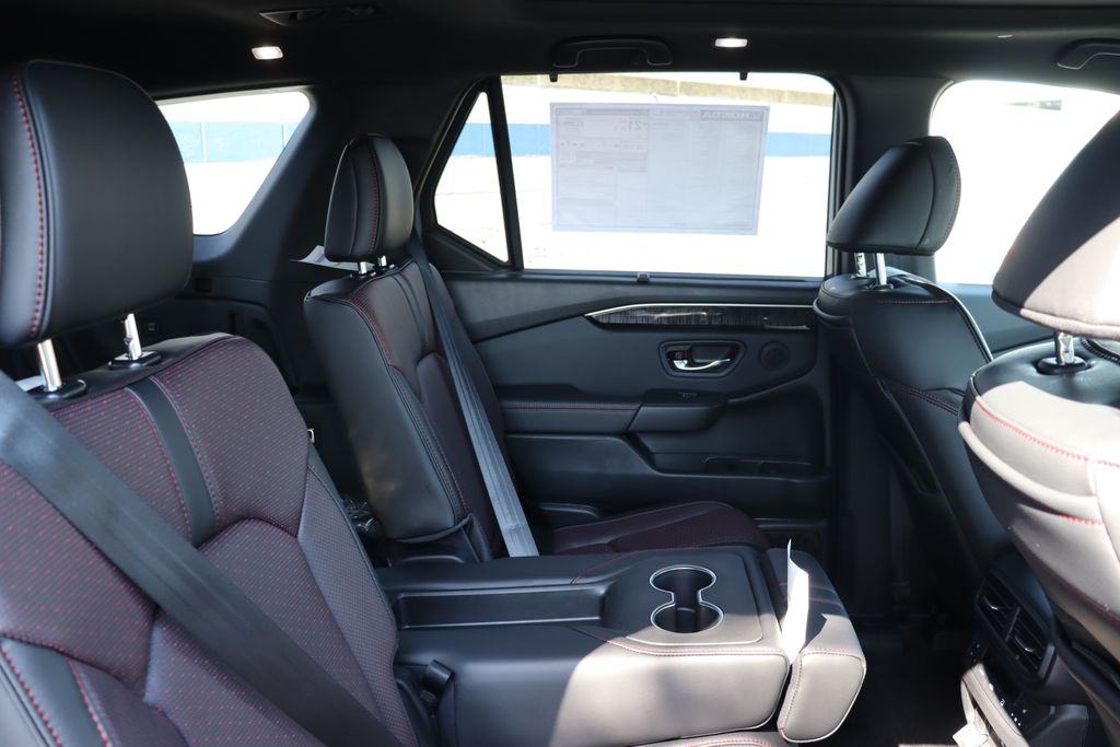 2025 Honda Pilot Black Edition 17