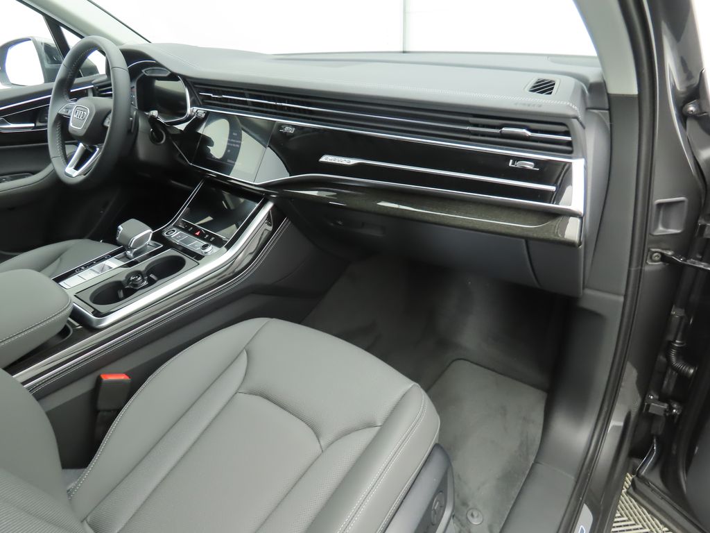 Thumbnail: 2025 Audi Q7 - 18