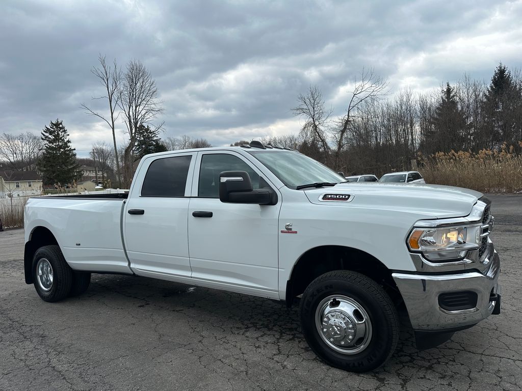 2024 RAM 3500 Tradesman Crew Cab LB DRW 4WD