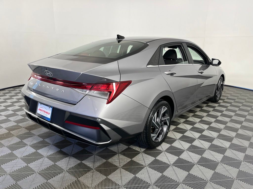 Thumbnail: 2025 Hyundai Elantra - 5