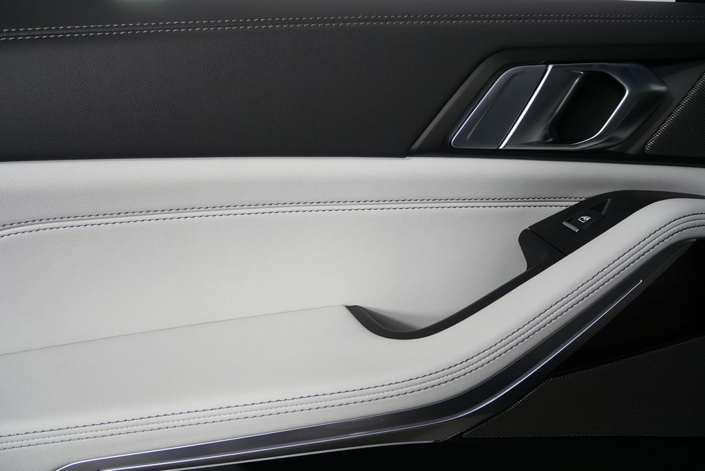 Thumbnail: 2026 BMW X5 - 13