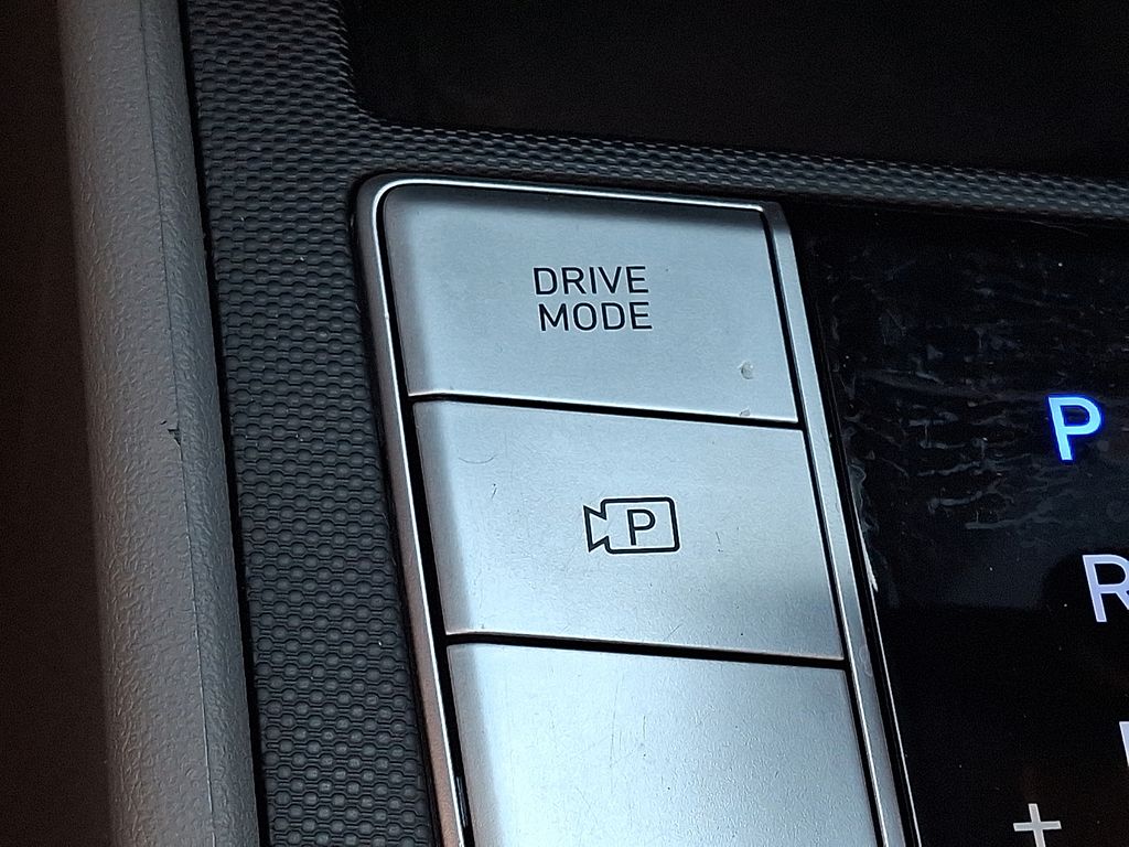 2023 Hyundai Elantra — photo 24