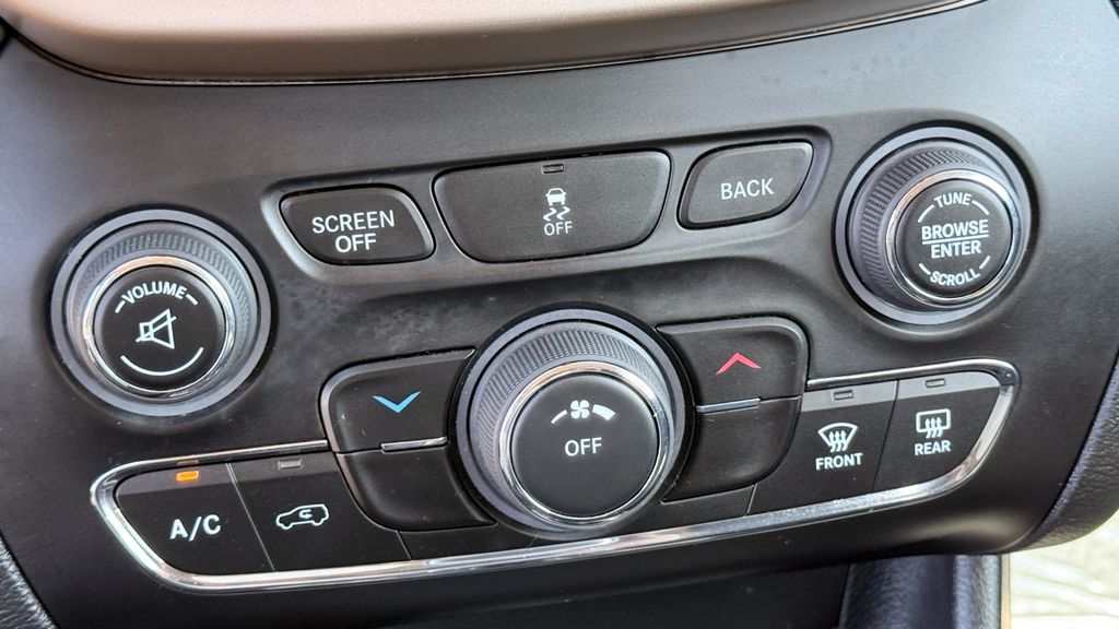 Used 2016 Jeep Cherokee Latitude 4D Sport Utility