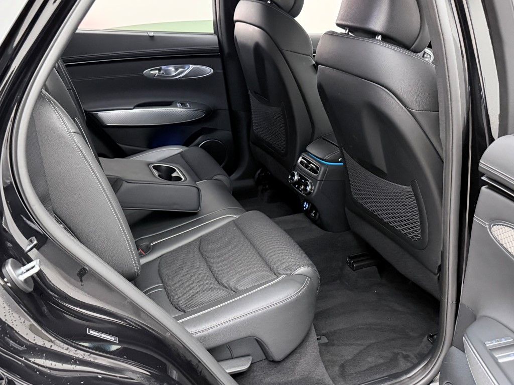 Thumbnail: 2024 Genesis GV70 - 24