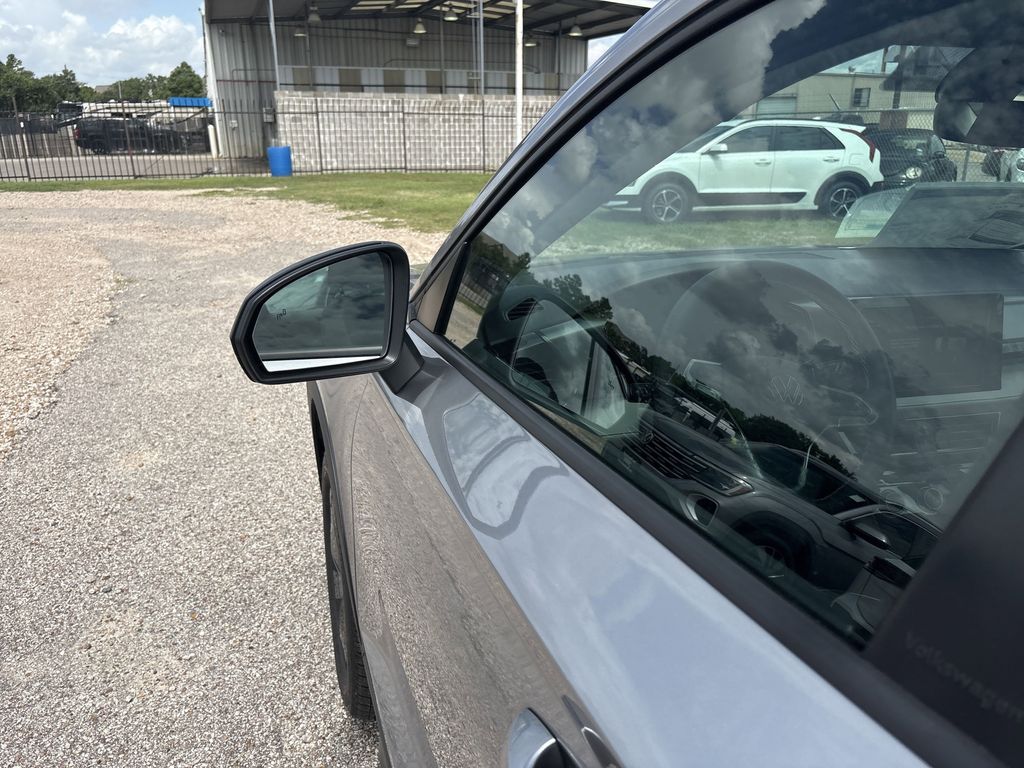 New 2025 Pyrite Silver Volkswagen 1.5T S image 9