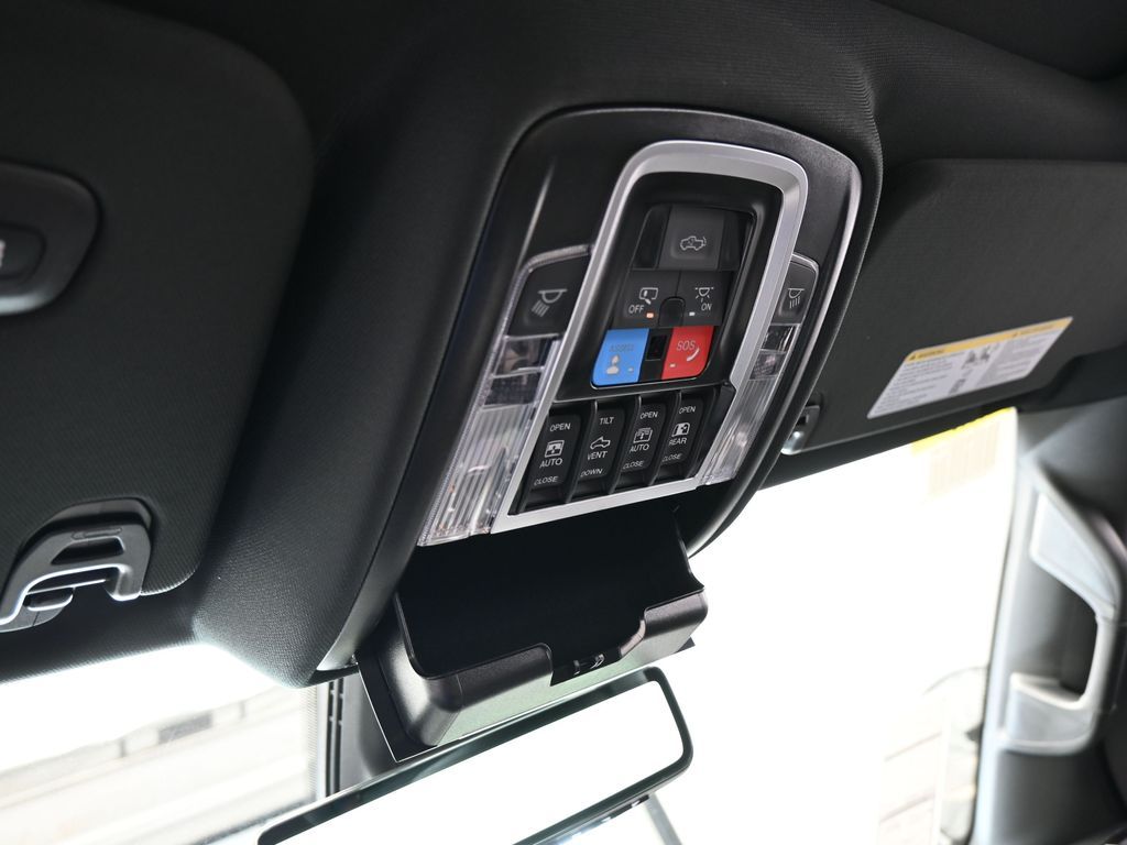 New 2026 Diamond Black Crystal Pearlcoat Ram RHO image 28