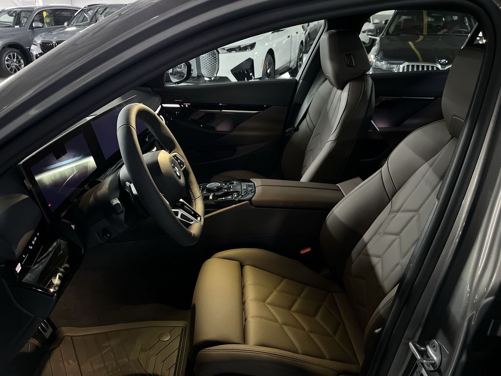 Thumbnail: 2025 BMW 5 Series - 11