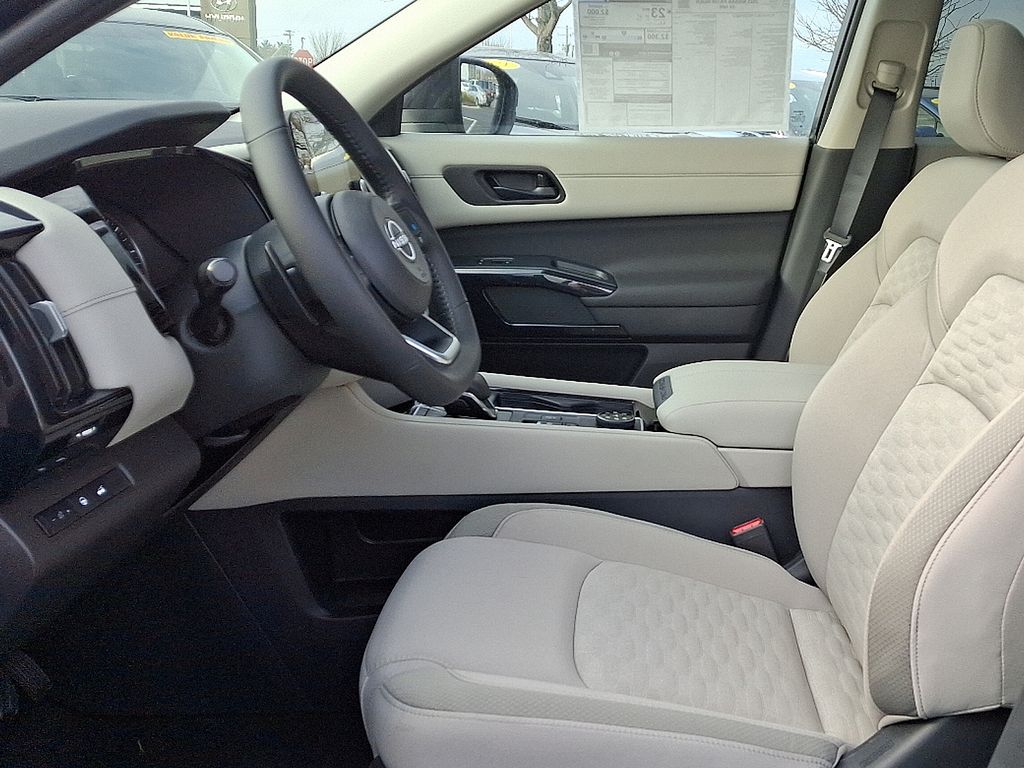 Thumbnail: 2025 Nissan Pathfinder - 8