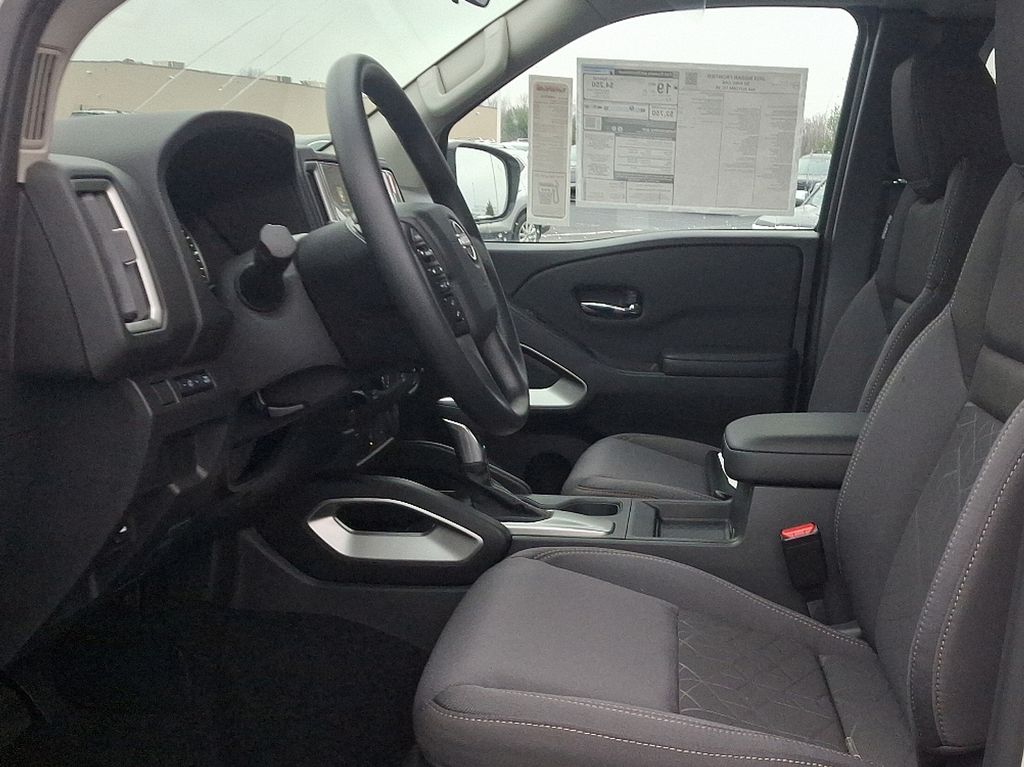 2025 Nissan Frontier SV 6