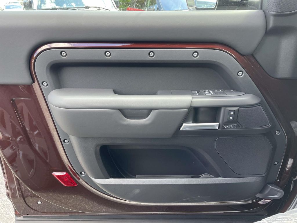New 2026 Red Land Rover X-Dynamic SE image 31
