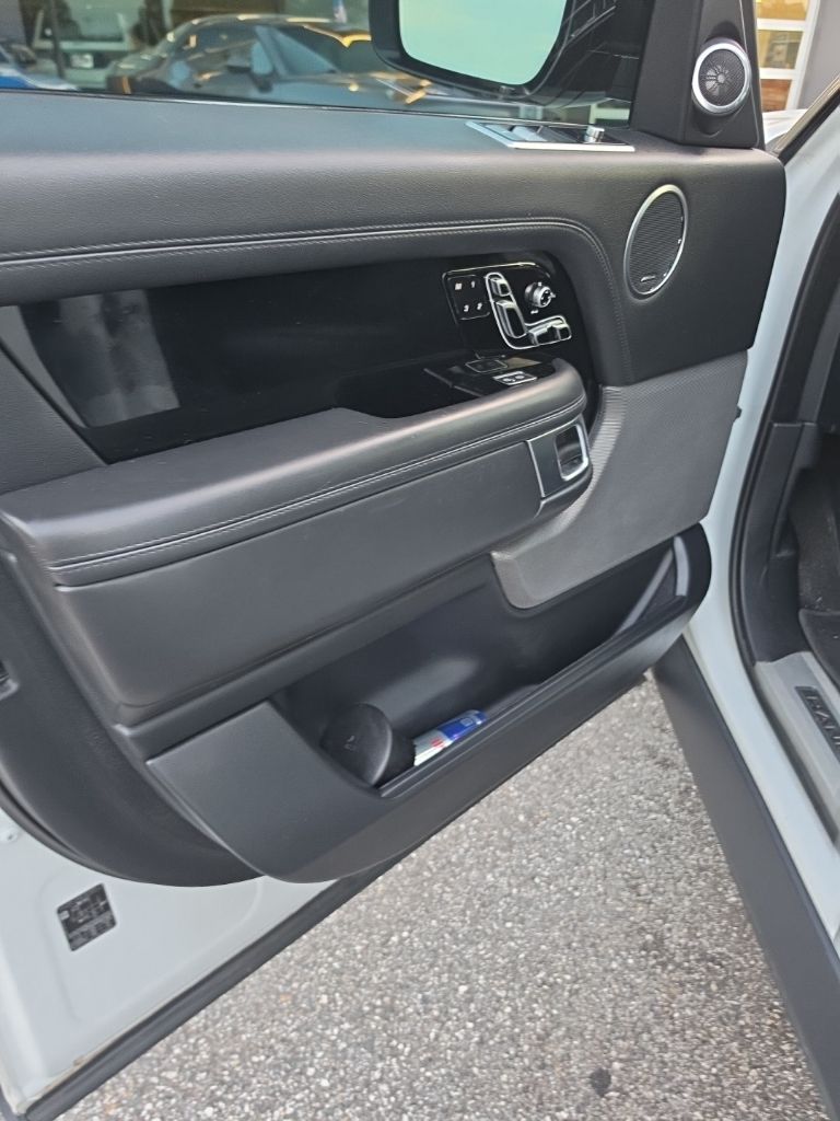 Used 2019 White Land Rover 5.0L V8 Supercharged image 3