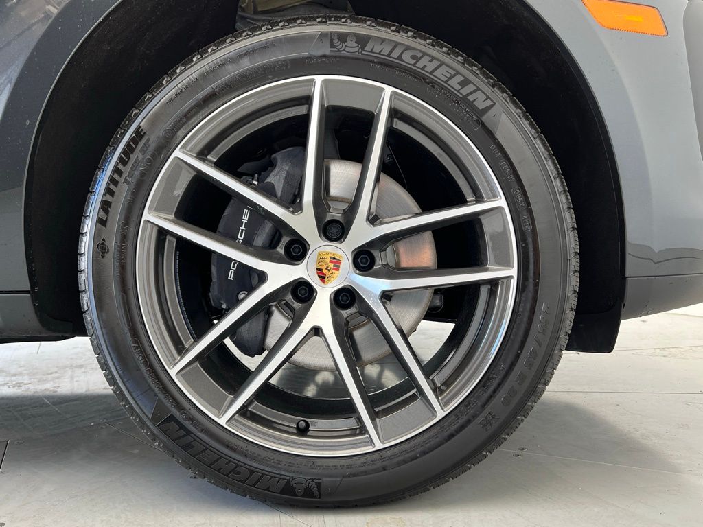 2025 Porsche Macan  27