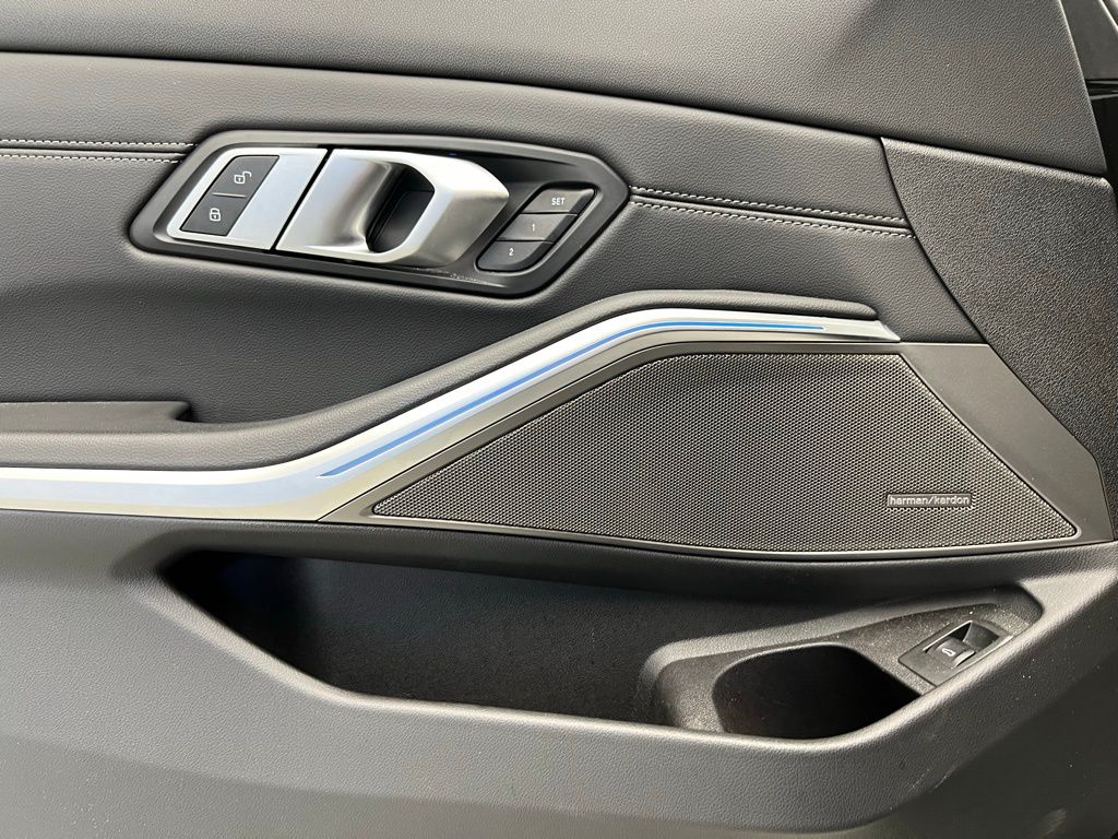 Thumbnail: 2023 BMW 3 Series - 21