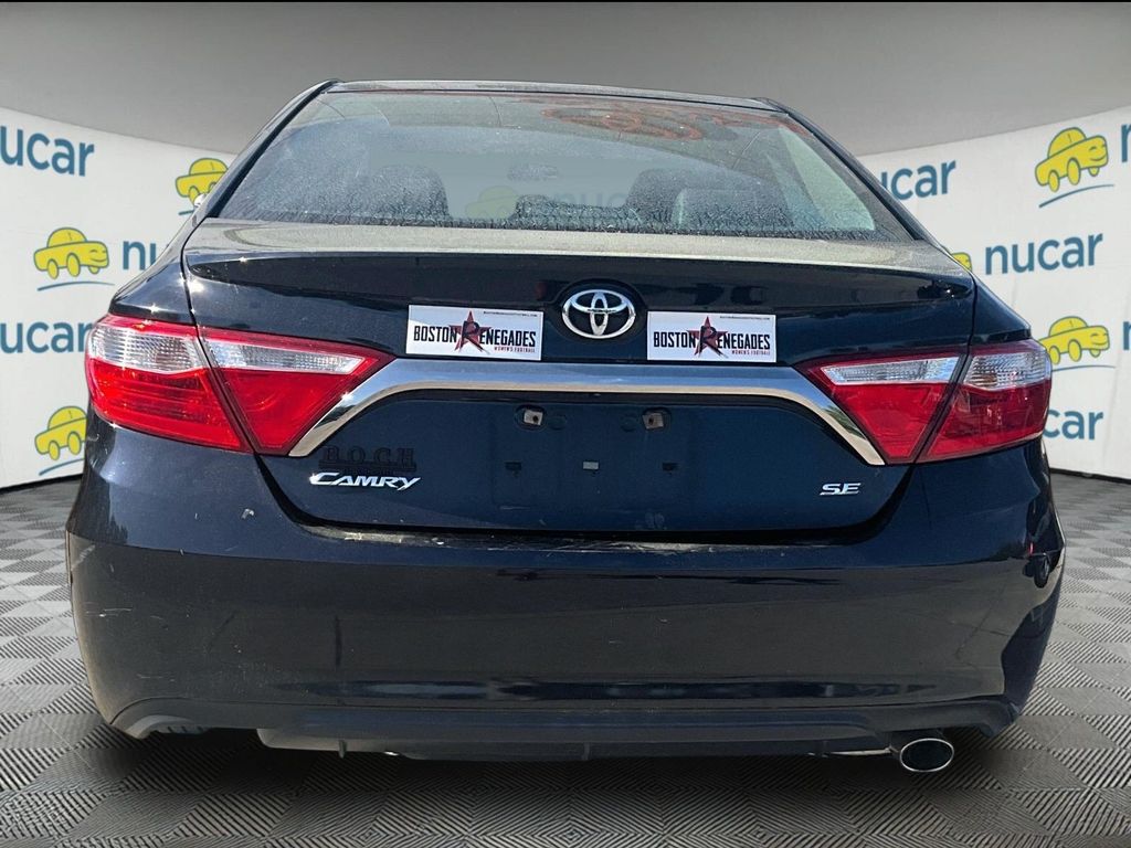 2015 Toyota Camry — photo 3