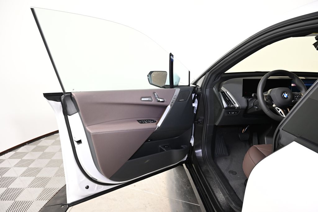 Thumbnail: 2025 BMW iX - 21