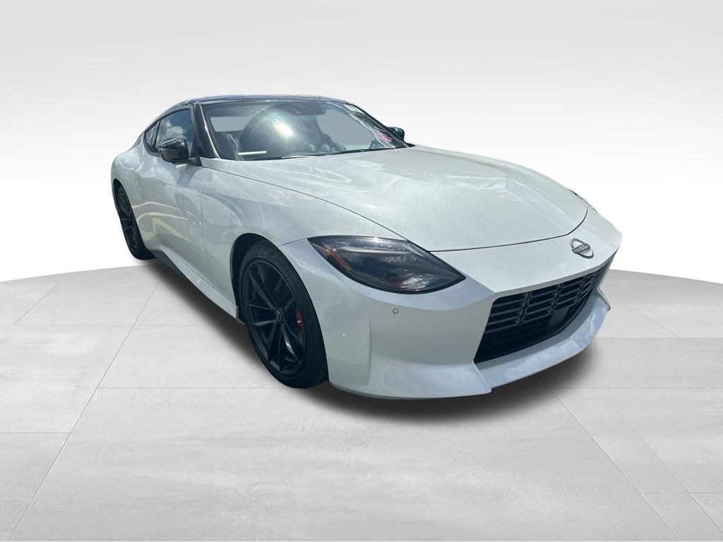 2024 Everest White Pearl Tricoat/Super Black Nissan Z Performance RWD Coupe