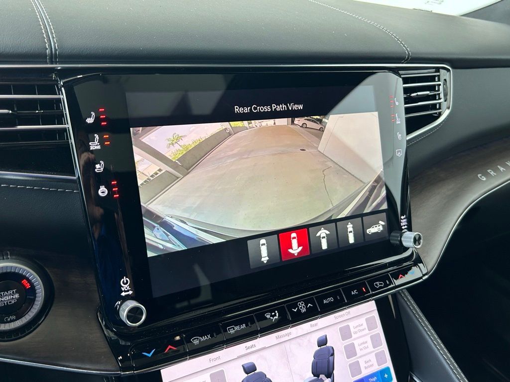 Used 2024 Diamond Black Crystal Pearlcoat Jeep Base image 11