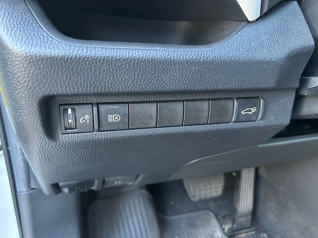 Thumbnail: 2023 Toyota RAV4 - 18