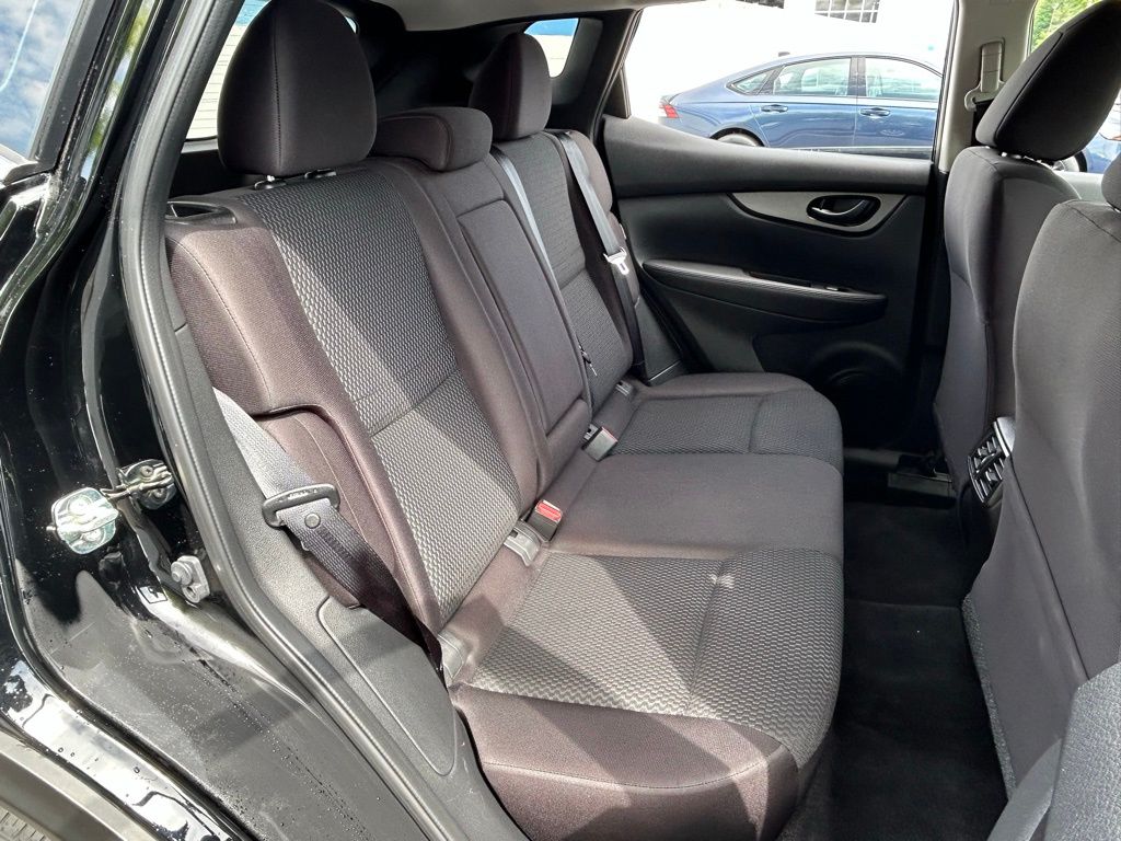 2022 Nissan Rogue Sport S 21
