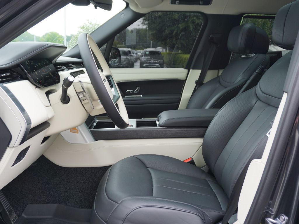 2024 Land Rover Range Rover SE 11