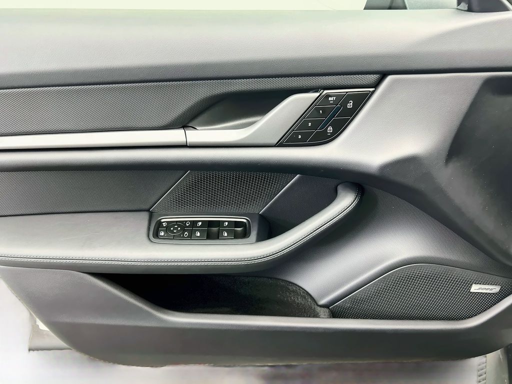 Thumbnail: 2026 Porsche Taycan - 25