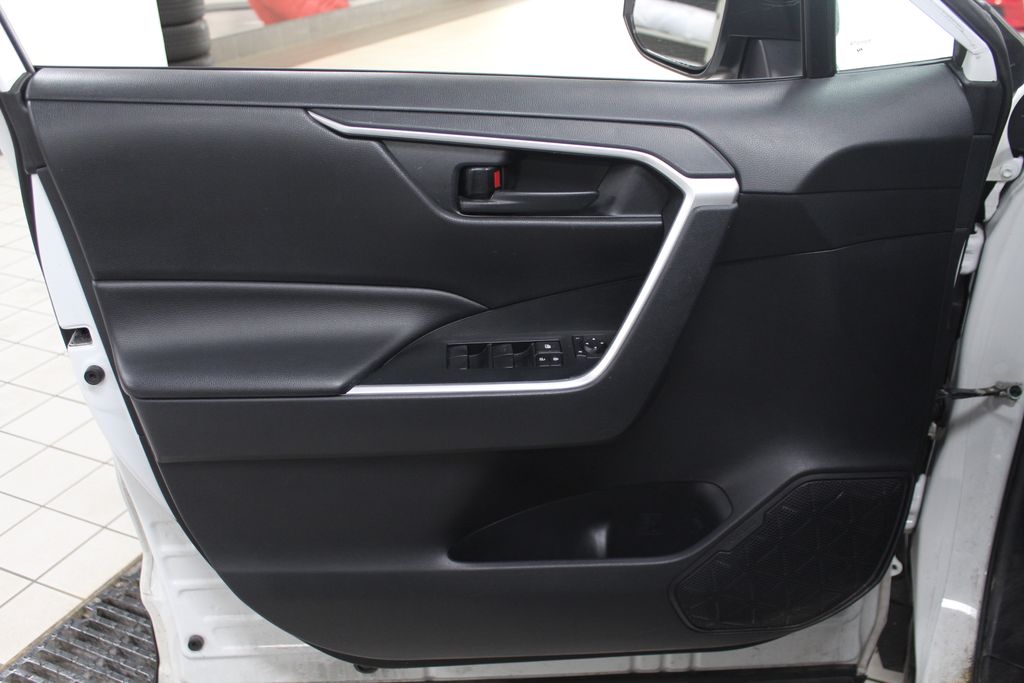 Thumbnail: 2019 Toyota RAV4 - 12