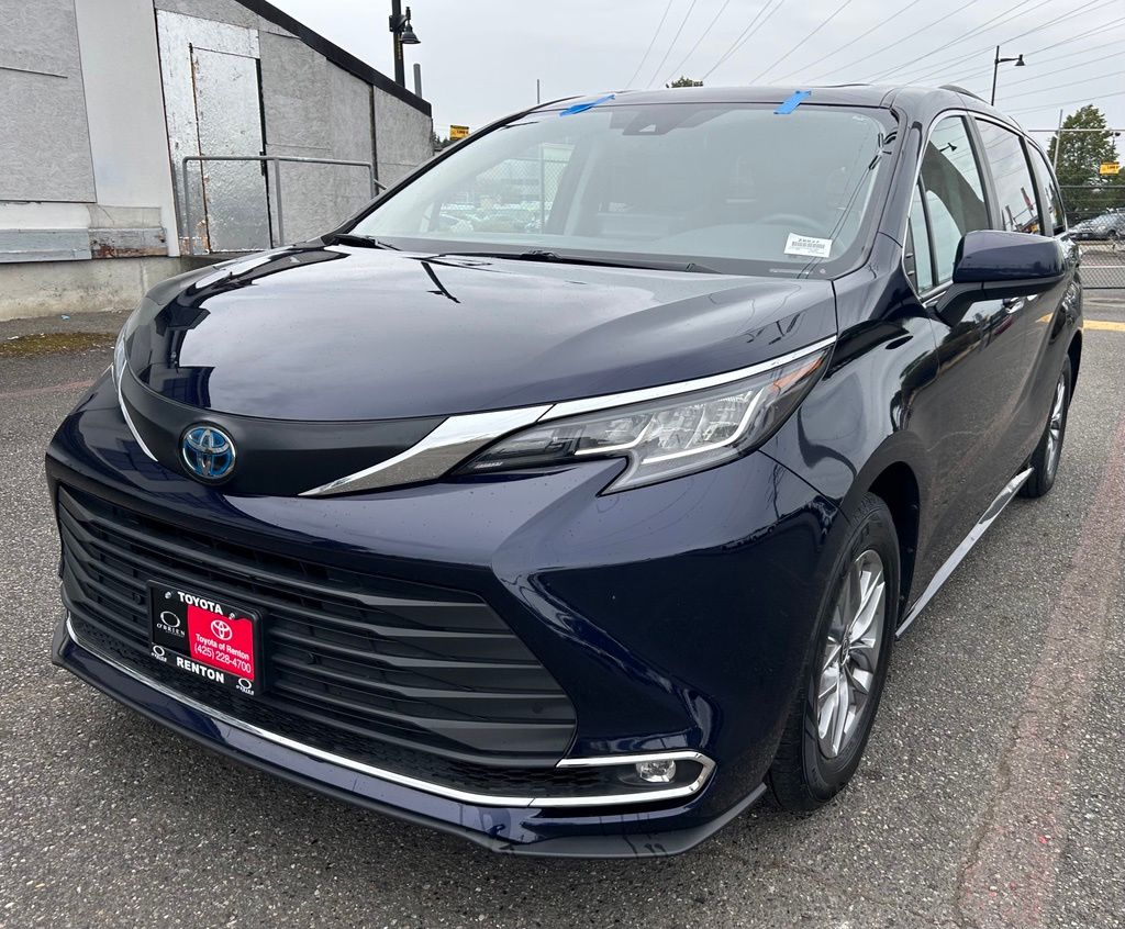 Gray 2022 Toyota Sienna Minivan All-Wheel Drive Continuously Variable Transmission
