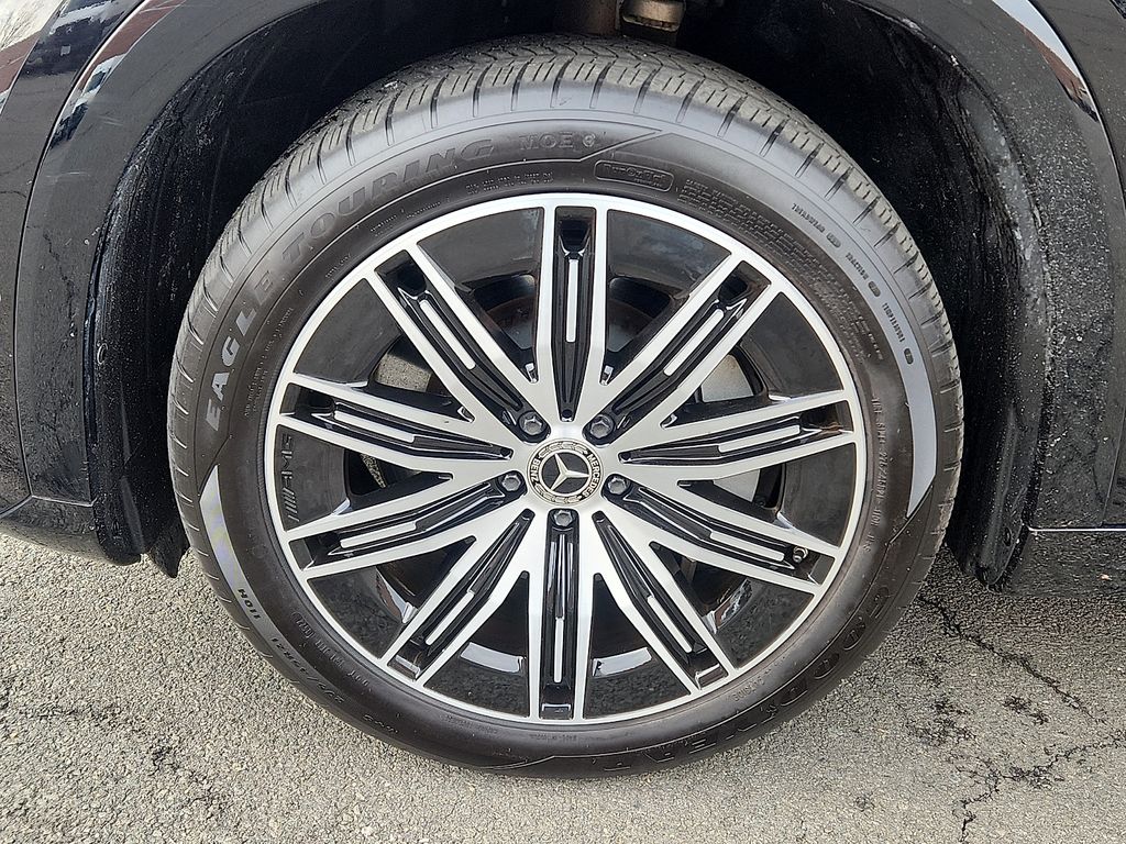 Thumbnail: 2023 Mercedes-Benz EQS - 8