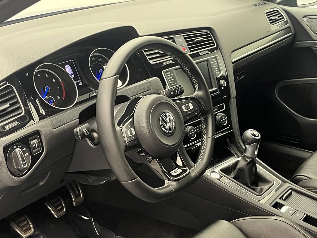 Thumbnail: 2016 Volkswagen Golf - 10