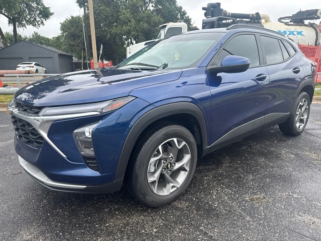 2024 Blue Glow Metallic Chevrolet Trax LT FWD SUV