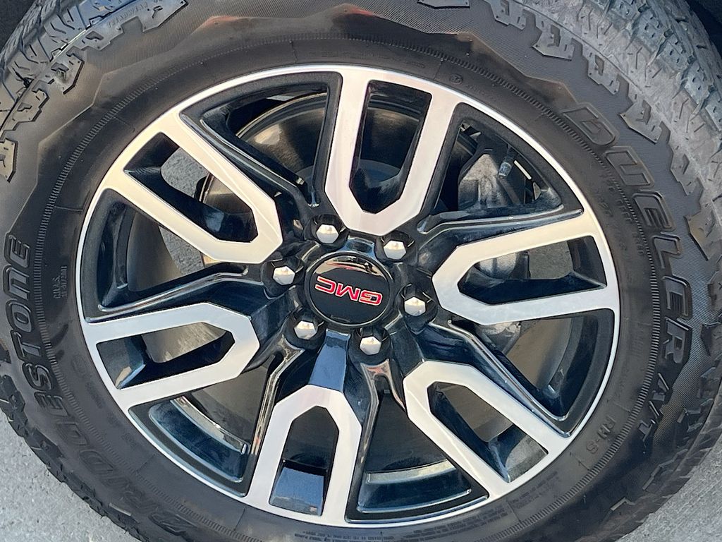 Used 2025 Silver GMC AT4 image 32