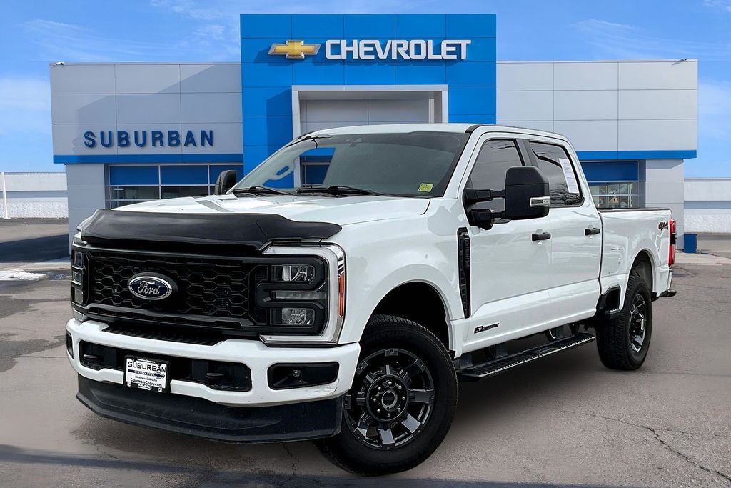 Oxford White 2023 Ford F-250 Super Duty XL Crew Cab 4WD Pickup Truck Four-Wheel Drive Automatic