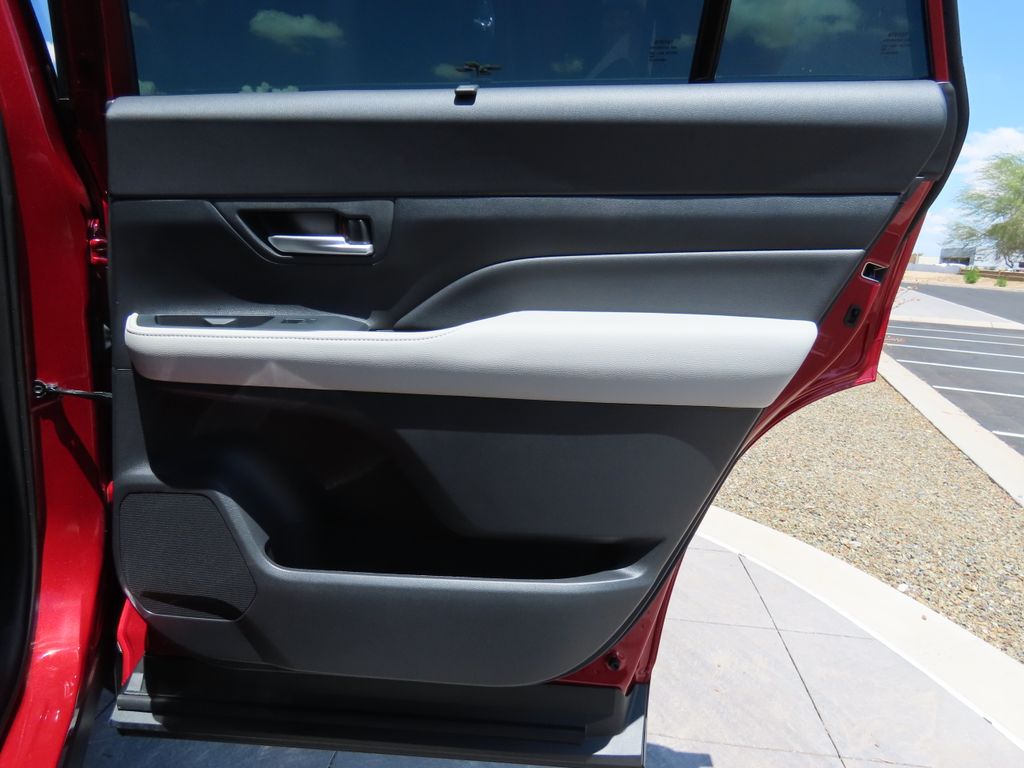 2025 Toyota Grand Highlander Limited 27