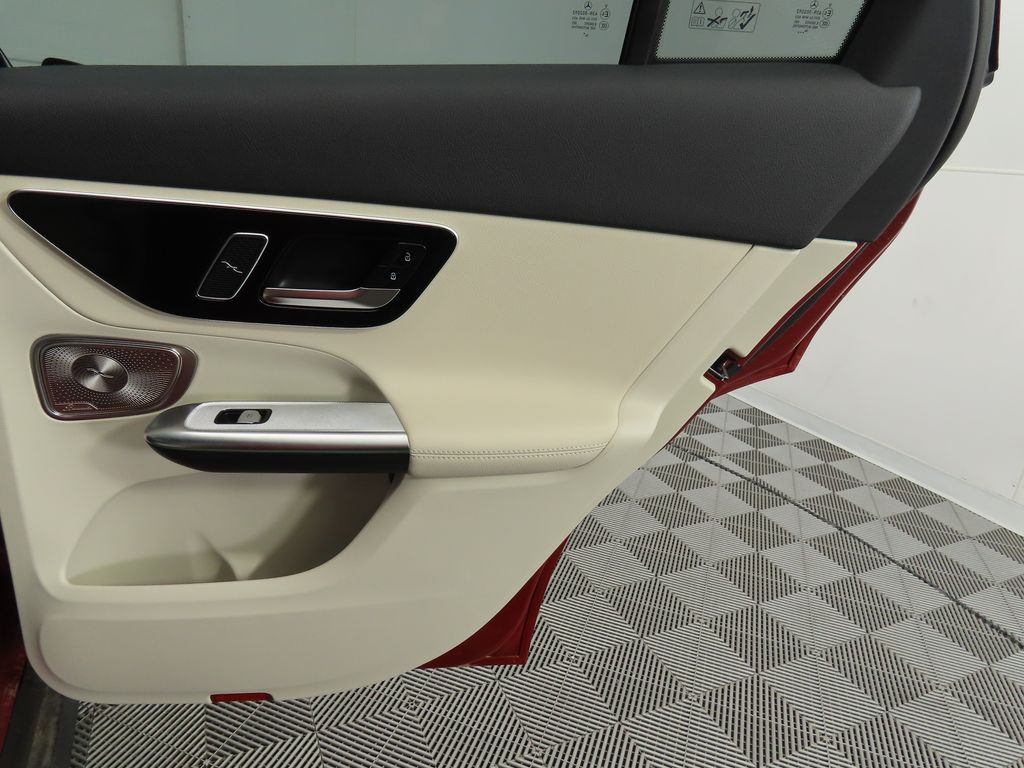 Thumbnail: 2025 Mercedes-Benz GLC - 27