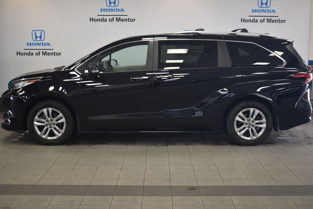 Thumbnail: 2022 Toyota Sienna - 2