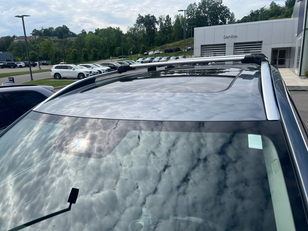 Used 2017 Gray Volvo T6 Momentum image 8