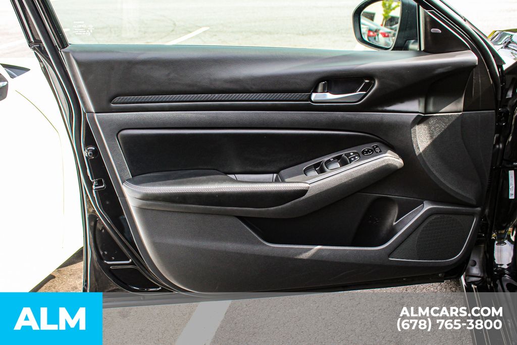 Used 2025 Black Nissan 2.5 SV image 36