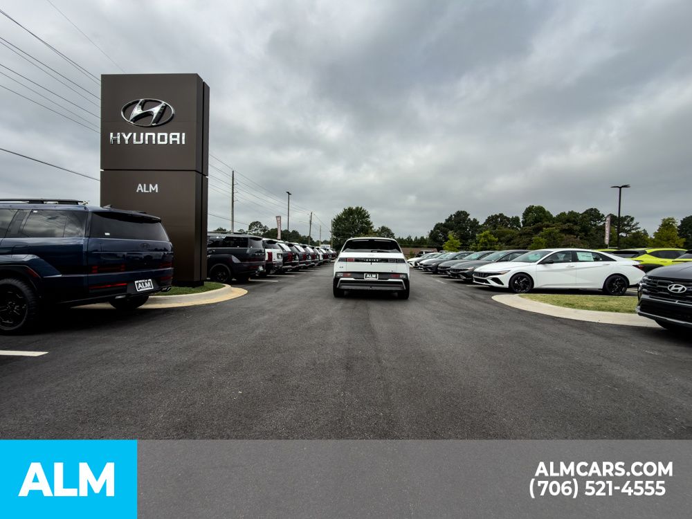 Used 2025 White Hyundai SEL image 18