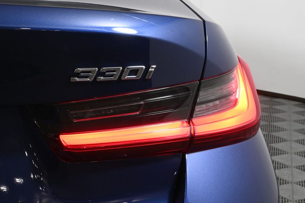 Thumbnail: 2023 BMW 3 Series - 13