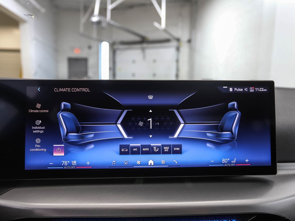 Thumbnail: 2025 BMW 3 Series - 18