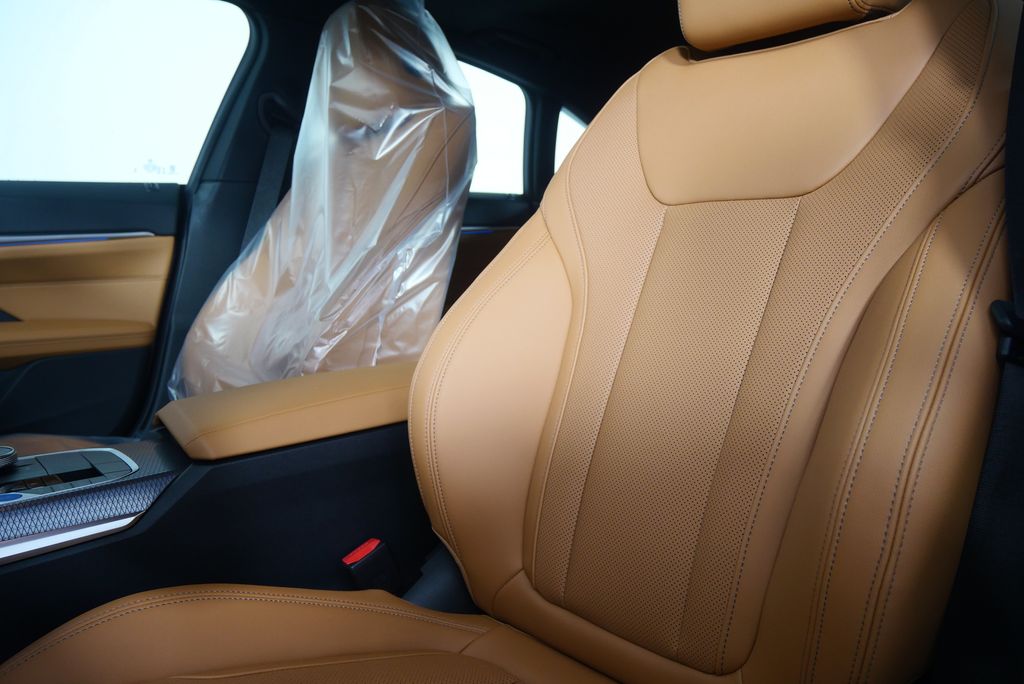 Thumbnail: 2025 BMW i4 - 10