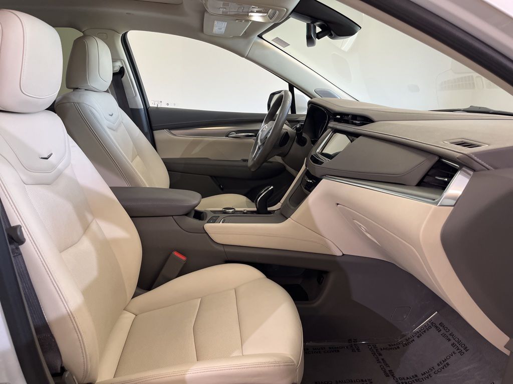 used 2023 Cadillac XT5 car, priced at $34,700