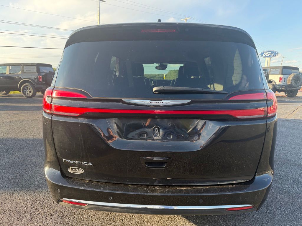2023 Chrysler Pacifica Touring L - 3