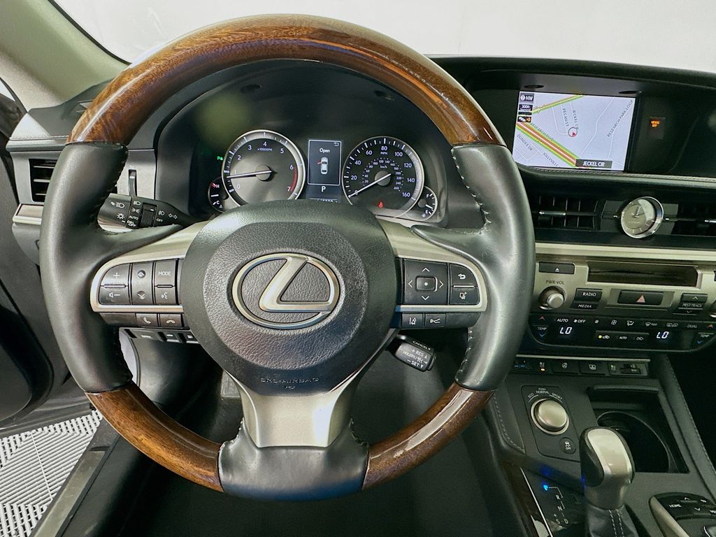 Thumbnail: 2017 Lexus ES - 11
