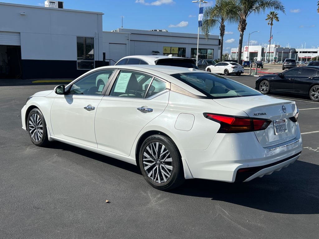 Thumbnail: 2023 Nissan Altima - 8