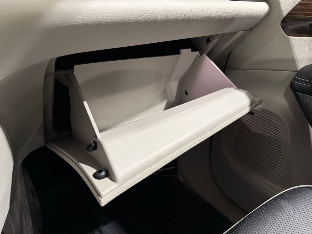 2022 Chrysler Pacifica Hybrid Limited 32