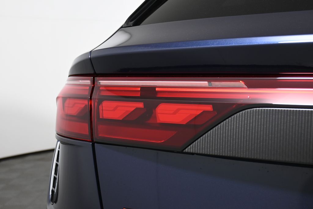 Thumbnail: 2026 Audi RS Q8 - 12