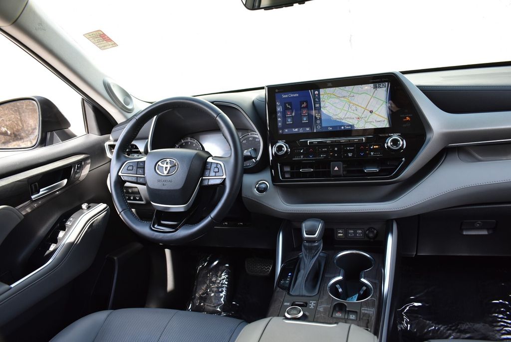 2022 Moon Dust Toyota Highlander Limited AWD SUV